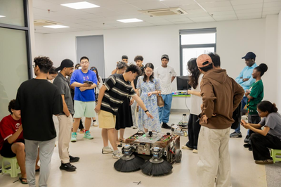 國(guó)際師生沉浸式體驗(yàn)具身智能AI科技，感知中國(guó)創(chuàng)新力量